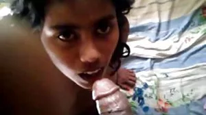 مقعد مزہ اور بلی کے ساتھ Adriana اور میگن