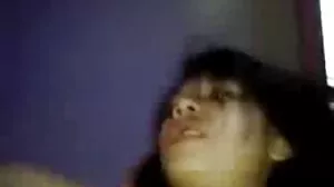 چنچل brunette آزماتا معمولی آدمی میں گرم ، شہوت انگیز quickie